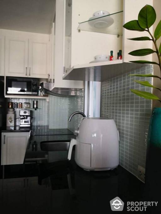 2-BR Condo at Sukhumvit Plus near BTS Phra Khanong (ID 59755)