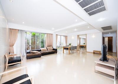 Zen style condo in the middle of Asok