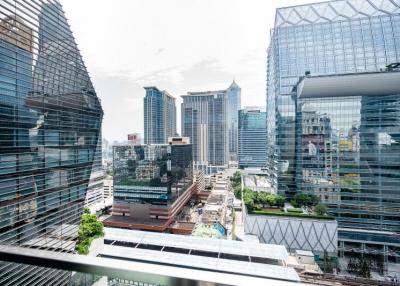 Noble Ploenchit, connecting every convenience.