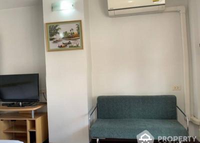 1-BR Apt. near MRT Si Lom