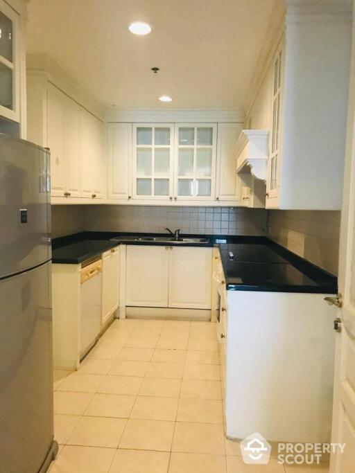 3-BR Apt. near MRT Khlong Toei