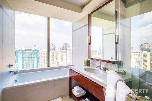 2-BR Serviced Apt. near BTS Asok