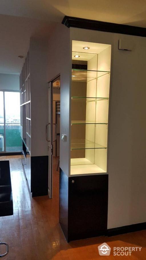 2-BR Condo at Muang Thai - Phatra Complex near MRT Sutthisan