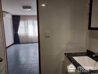 1-BR Condo at Sathon Place Building in Khlong Ton Sai