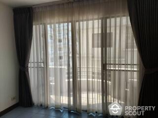 1-BR Condo at Sathon Place Building in Khlong Ton Sai