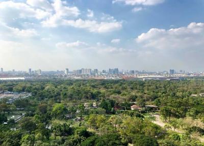 greenery Jatujak park view with cool air from private balcony, near BTS, MRT