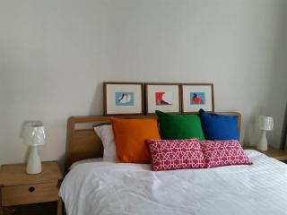 Easy access condo 5 minutes to BTS/MRT