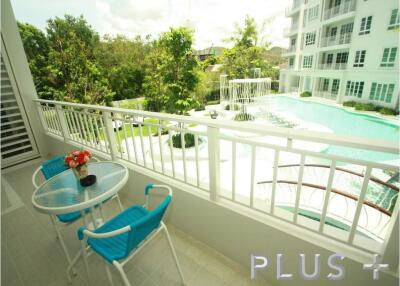 Blue Unit Condo Great Furniture and Pool View