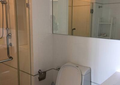 1-BR Condo at Thru Thonglor near ARL Ramkhamhaeng (ID 511544)