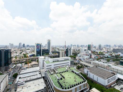 The Line JJ-Mochit near BTS Mochit and MRT Jatujak, Eat Orientation.