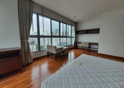 High Rise 3 Bedrooms Apartment for rent at Sukhumvit 23