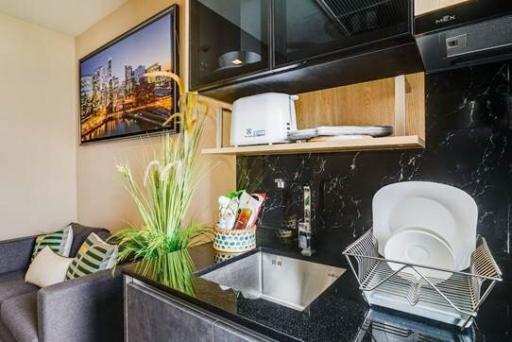 City view unit on 19th floor located in convenient and stylish area of Bangkok