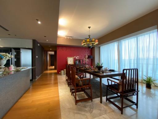 The Met Sathorn with Full facilities include pool, gym ,sauna and playground.