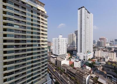 Pool views condo 1 bedroom near BTS Ratchathewi and Siam Paragon.