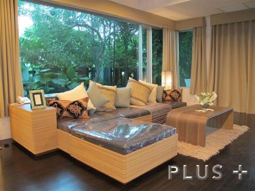 Luxurious 3 bedroom beachfront condominium in centre of Hua Hin