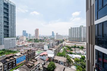 Luxury condo near Saphan Kwai, shops