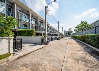 Townhome near Srirat-OuterRing Expressway and Bangrakyai MRT Station