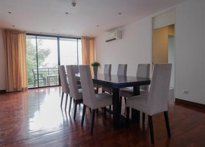 The generous  225 sq.m. with three bedroom in Benviar Tonson Residnce