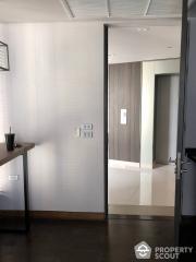 1-BR Condo at The Lumpini 24 near BTS Phrom Phong (ID 370895)