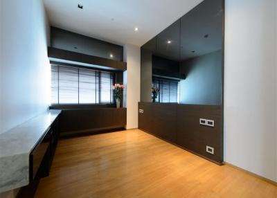 Super luxury condo near BTS, MRT Silom