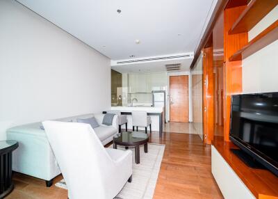 Luxury condo, next to Emporium Convenient in the city center, near BTS Phrom Phong