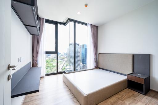 High floor north view near BTS and MRT with Jatujak aprk view on 30th floor