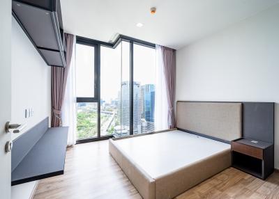 High floor north view near BTS and MRT with Jatujak aprk view on 30th floor