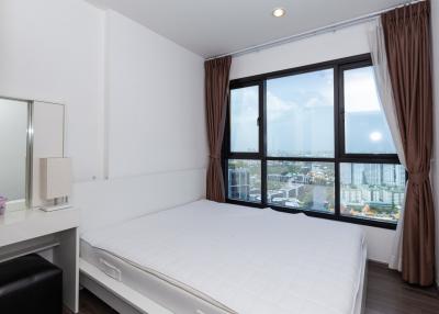 Condo for sale boasts quality fixtures and fittings in Onnut - Phrakhanong area.