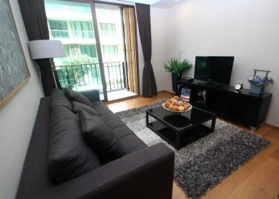 Condo with 230m pool easy access to city