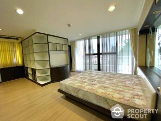 2-BR Condo at Supalai Place Sukhumvit 39 near BTS Phrom Phong