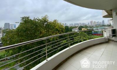 2-BR Condo at Supalai Place Sukhumvit 39 near BTS Phrom Phong