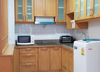 2-BR Condo at Supalai Place Sukhumvit 39 near BTS Phrom Phong (ID 512412)