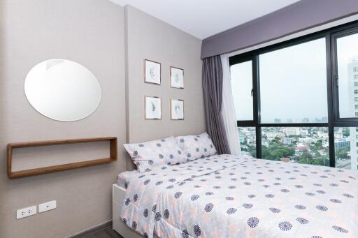 Conveniently located in the superb location of Onnut area with bedroom on the high level