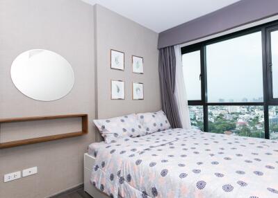 Conveniently located in the superb location of Onnut area with bedroom on the high level