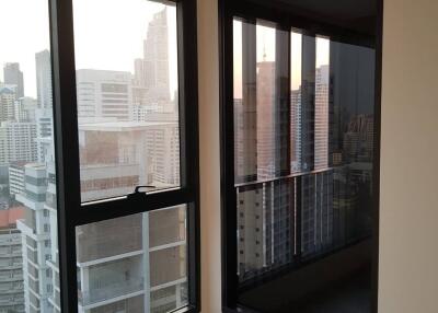 1-BR Condo at Ideo Mobi Asoke near MRT Phetchaburi