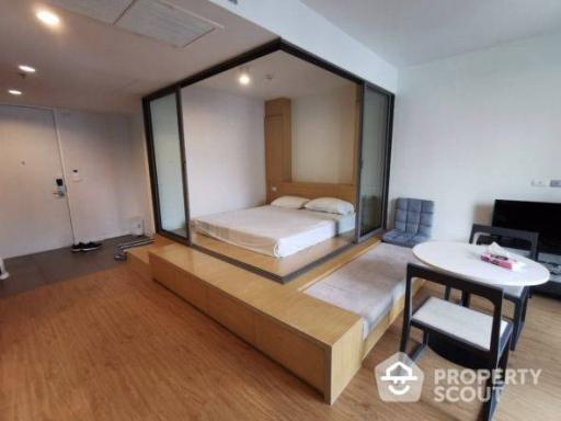 1-BR Condo at Siamese Surawong near MRT Sam Yan