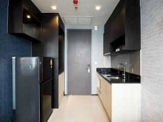 Easy access condo 5 minutes to BTS & MRT