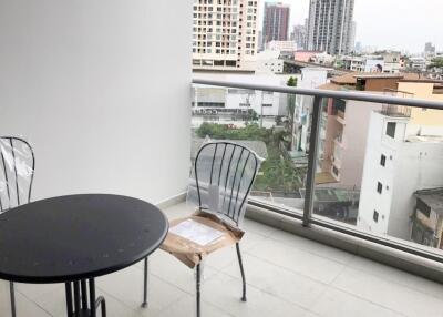 Ready to move in unit for sale and walking distance to BTS Ekkamai station and Gateway ekkamai.
