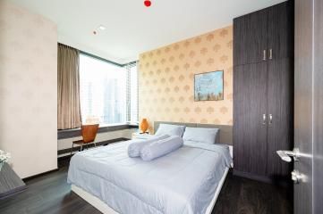 Offering an outstanding quality with the high standard of interiors and designs,Edge Sukhumvit 23