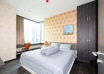 Offering an outstanding quality with the high standard of interiors and designs,Edge Sukhumvit 23