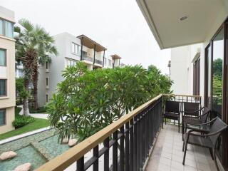 Condo with 230m pool easy access to city