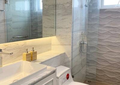 2-BR Condo at Diamond Sukhumvit near BTS On Nut