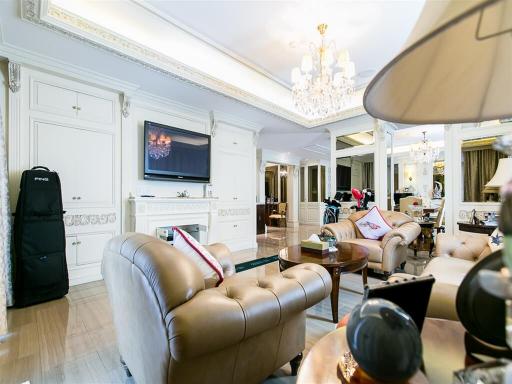 Baan Ratchadamri is the executive luxury condo located on business area in the heart of Bangkok