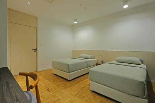 Large room 2 Bedroom , for rent ,enjoy an urban lifestyle in the middle of the city.