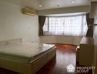 2-BR Condo at Baan Suanpetch Condominium near BTS Phrom Phong (ID 511167)