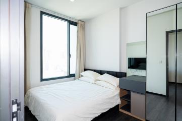 Easy access condo 5 minutes to BTS/MRT