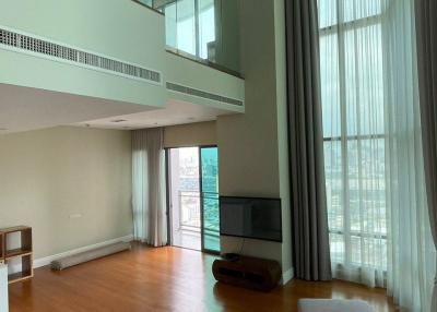 3-BR Condo at Bright Sukhumvit 24 Condominium near MRT Queen Sirikit National Convention Centre