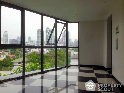 1-BR Condo at Down Town 49 near BTS Phrom Phong