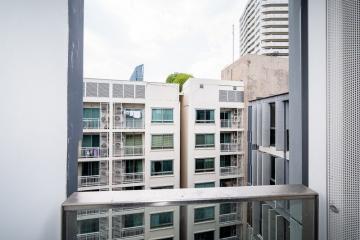 Via 49, low-rise condominium located in the leading metro area of Sukhumvit