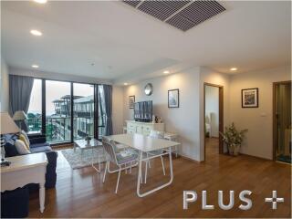 Condo with 230m pool easy access to city